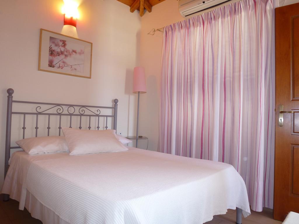 Karantonis House Apartment Leonídion Room photo